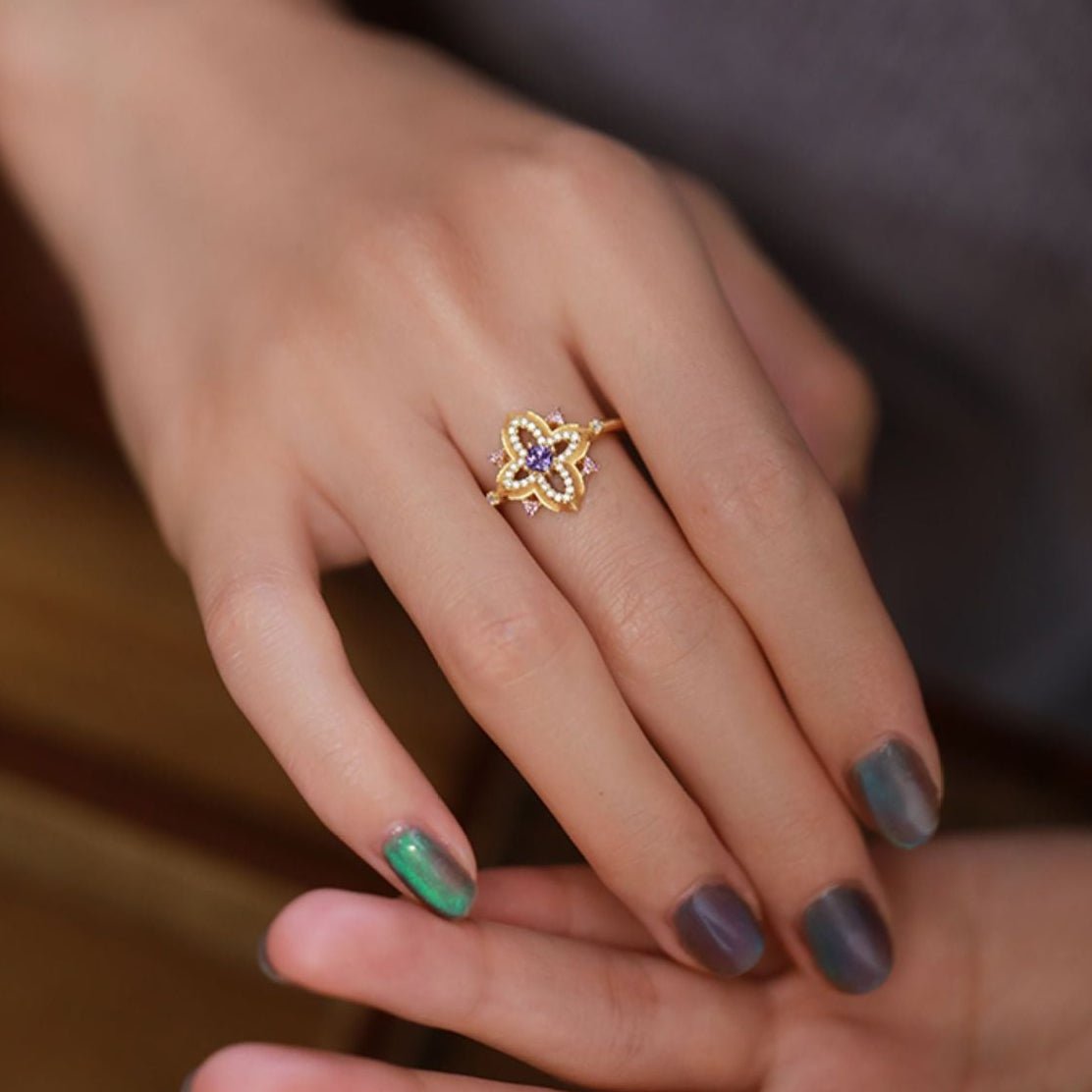 Violetter Vierpass-Ring