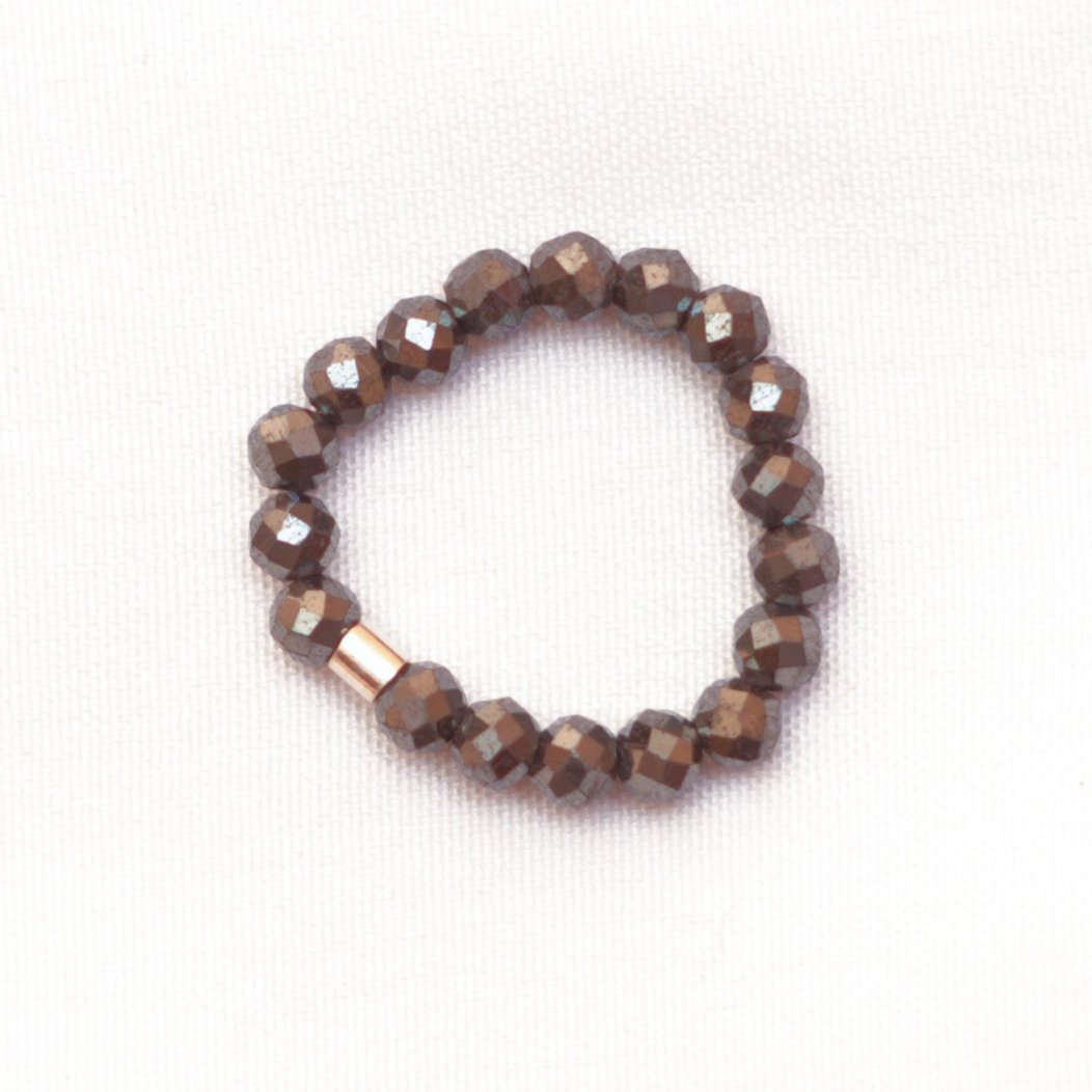 Zierlicher und stapelbarer dehnbarer Fidget-Ring aus Pyrit – gegen Stress und Angst
