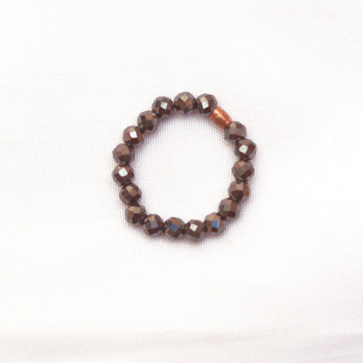 Zierlicher und stapelbarer dehnbarer Fidget-Ring aus Pyrit – gegen Stress und Angst