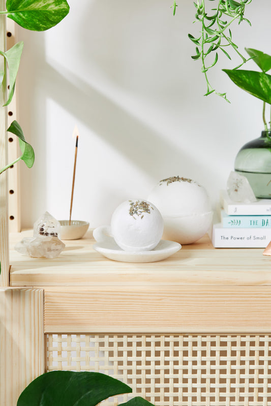 Bio-Badebombe „Calm Bomb“ – ZWEI GRÖSSEN Lavendel