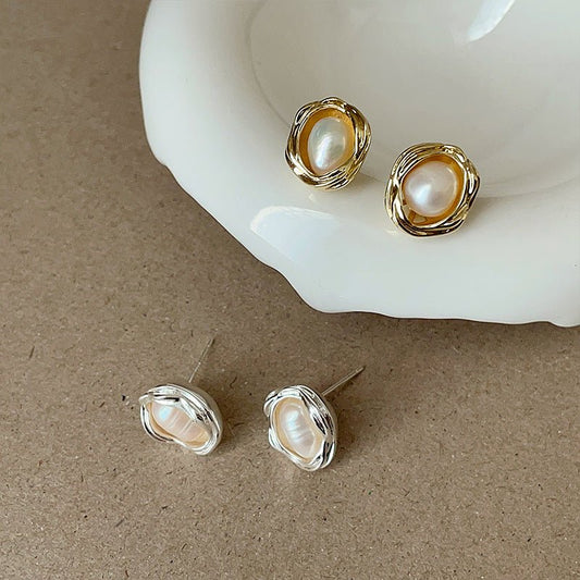 Dorothy Pearl Ohrstecker in Gold