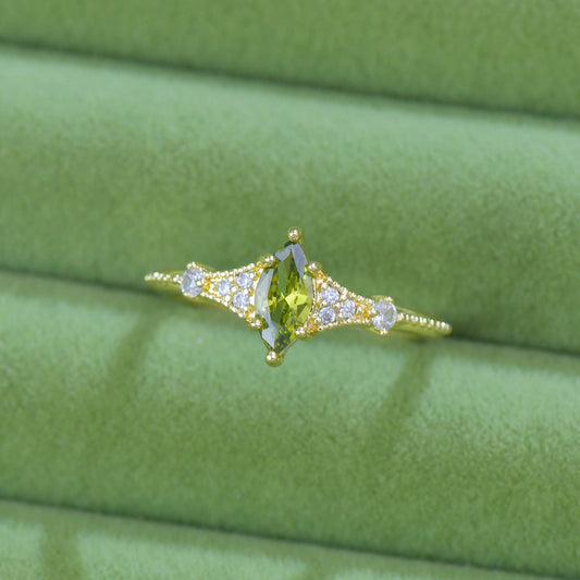 Grüner Marquise Muse Ring