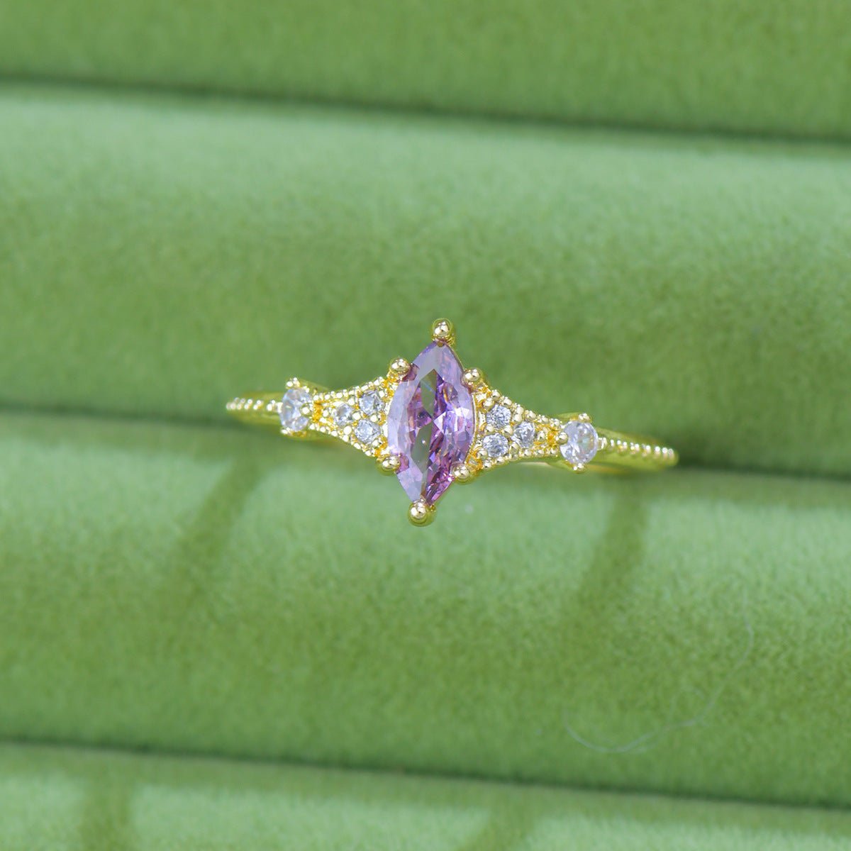 Violette Marquise-Muse-Ring