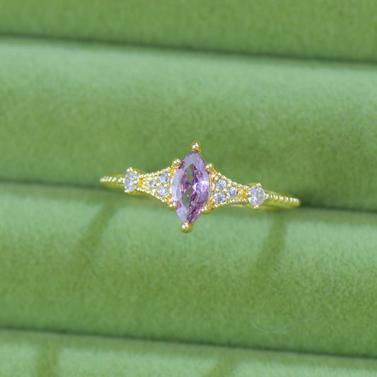Violette Marquise-Muse-Ring