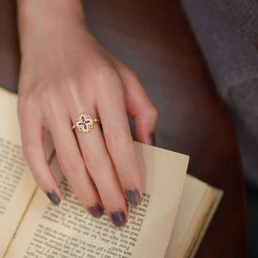 Violetter Vierpass-Ring